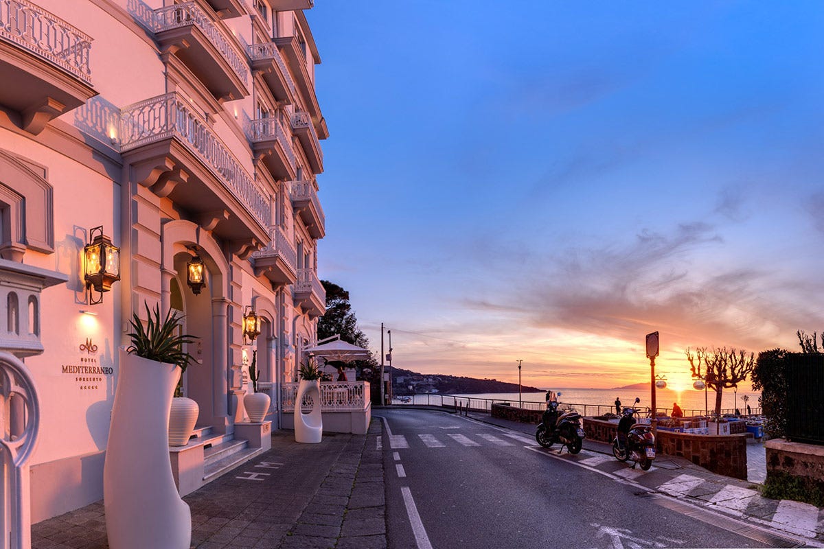 Hotel Mediterraneo: un faro di ospitalità di classe a Sorrento
